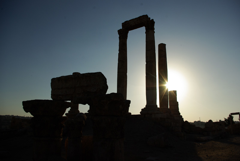 Йордания, Слънцето залязва зад храма на Херкулес
